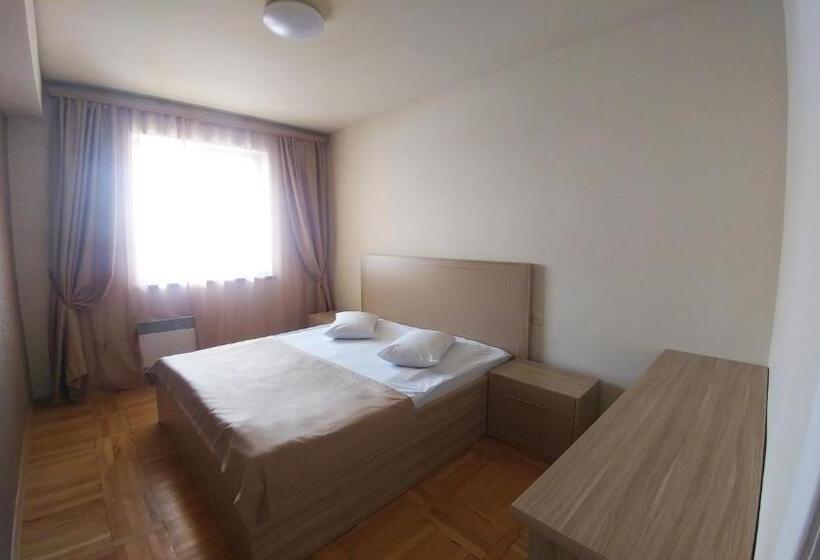 Cross Apartments And Tours