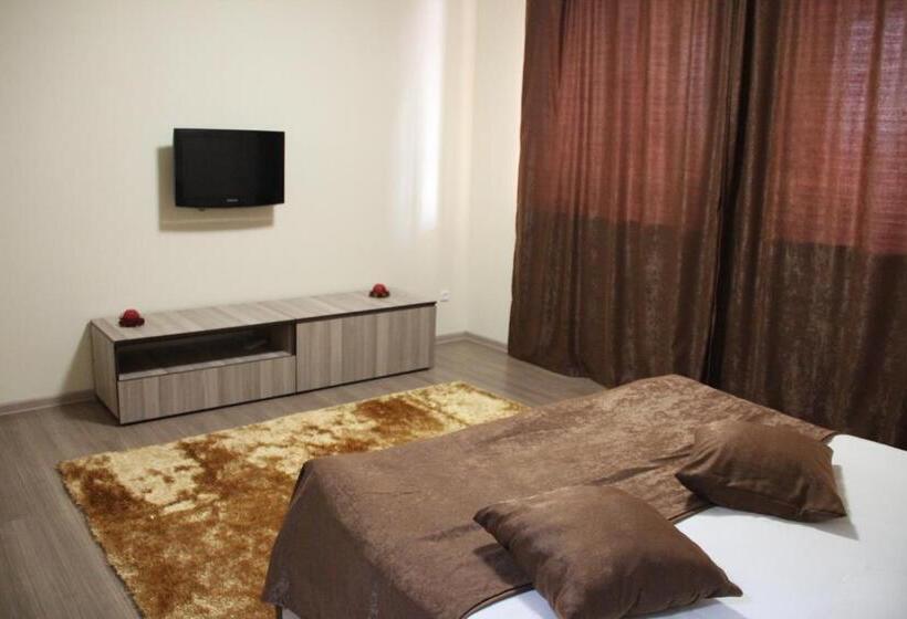 Cross Apartments And Tours