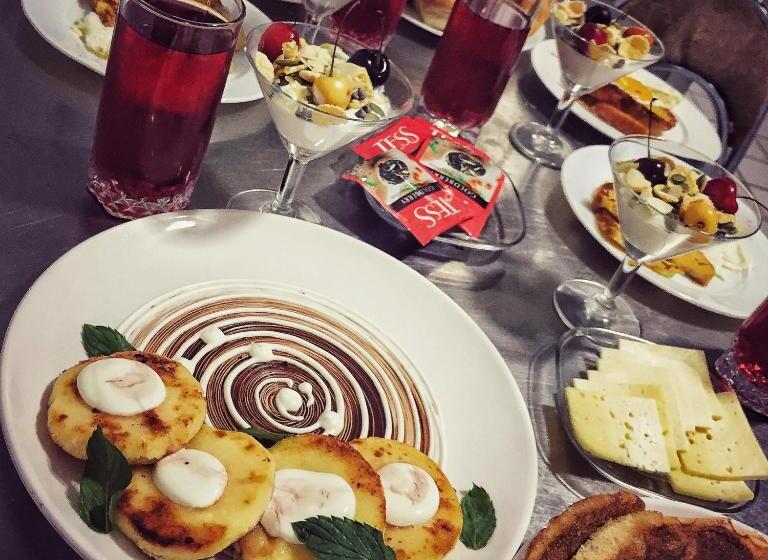 Cross Apartments And Tours