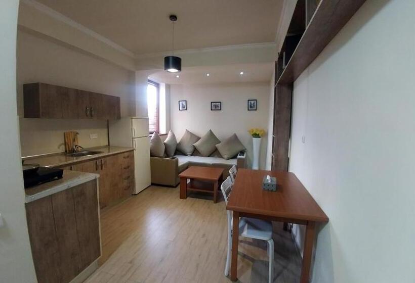 Cross Apartments And Tours