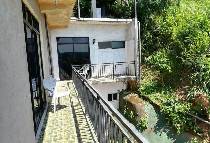 Pensjonat Kandy Hill Escape