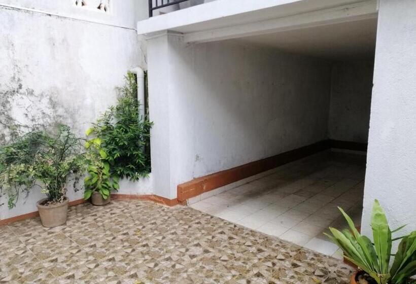 Pensjonat Kandy Hill Escape