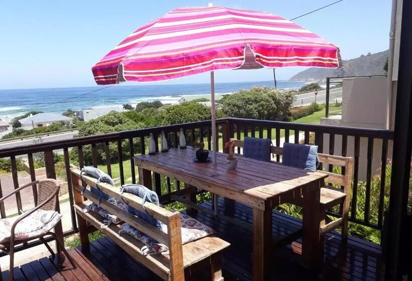 پانسیون Sea La Vie Beach House