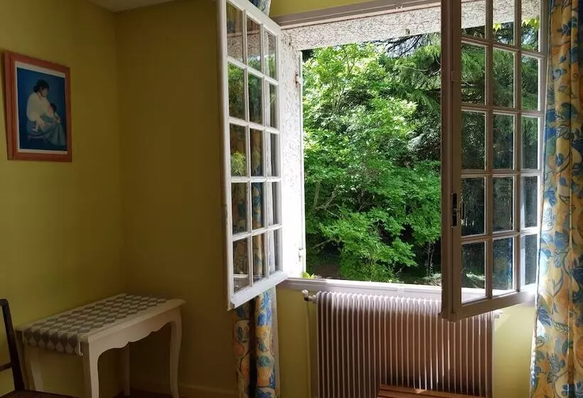 Majatalo Chambres D'hôtes Le Menestrel