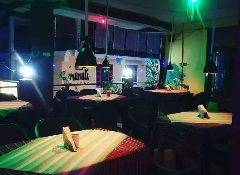 ベッドアンドブレックファースト Non Stop Cafe Hostel & Stay