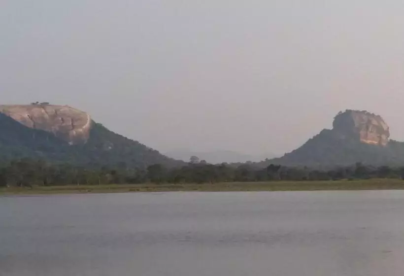 Aamiaismajoitus (B&B) Sigiriya Amenity Home Stay