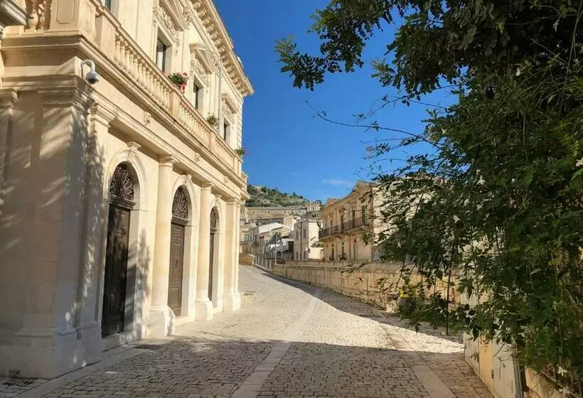 Hotelli Palazzo Favacchio   Patanè