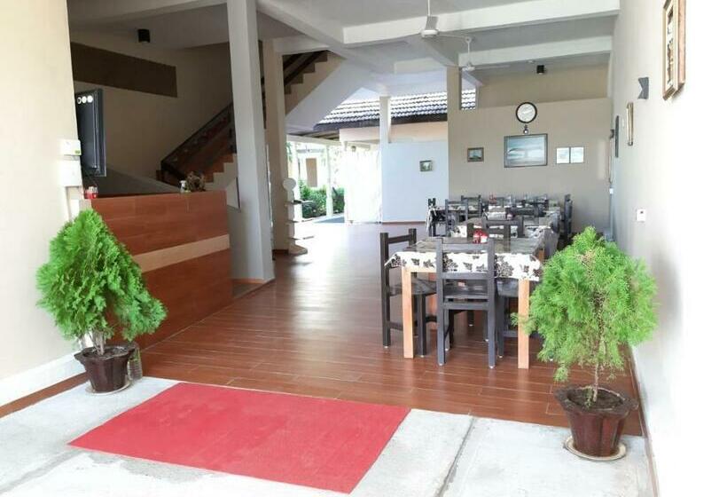 Hotel Royal Point Arugambay