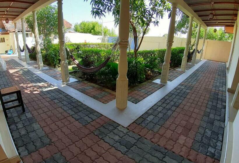 Hotel Royal Point Arugambay