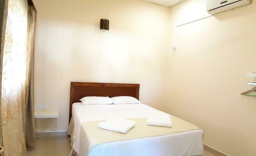 Hotel Royal Point Arugambay