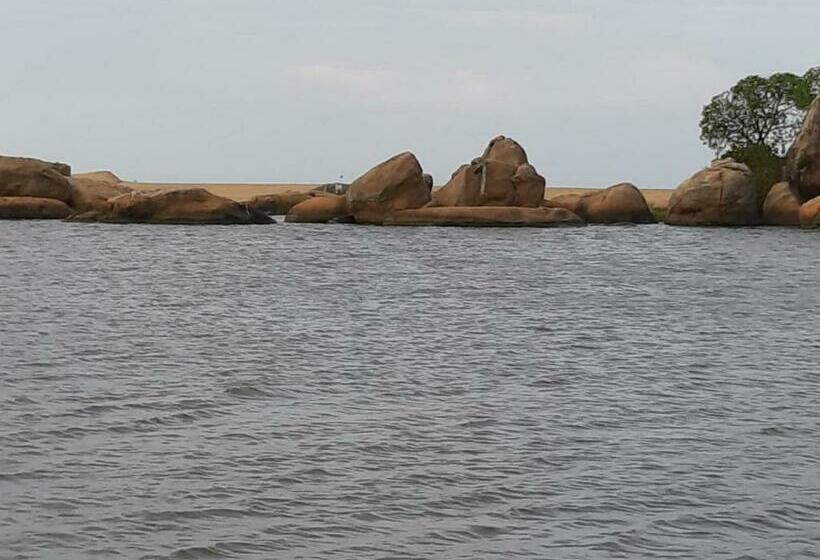 Hotel Royal Point Arugambay