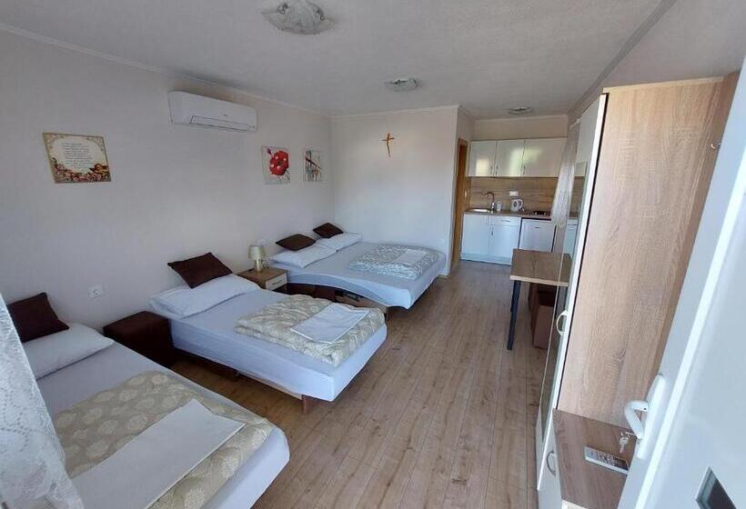 پانسیون Pansion Ivan