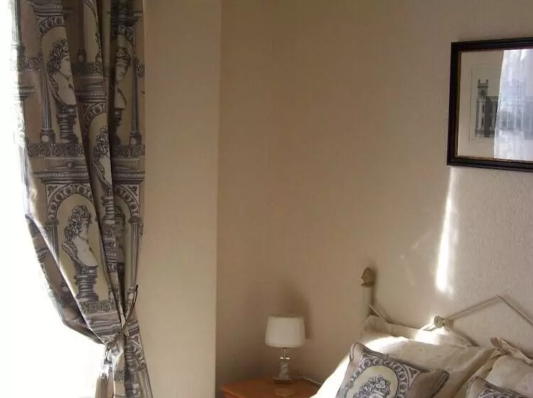 ペンション The Carmen Guesthouse