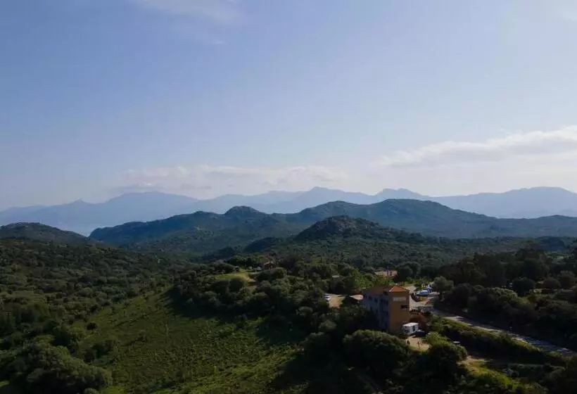 Hotelli Hôtel   Restaurant U Santu Petru