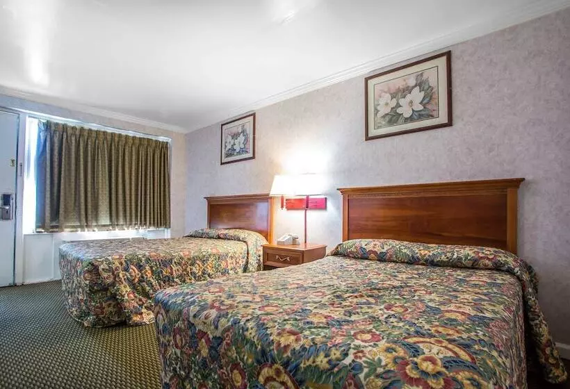 Отель Downbeach Inn