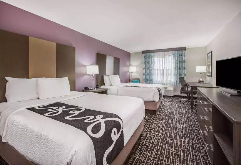 Отель La Quinta Inn & Suites By Wyndham Fairborn Wright Patterson