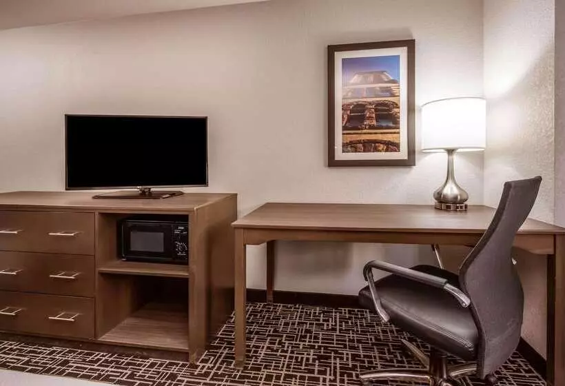 Отель La Quinta Inn & Suites By Wyndham Fairborn Wright Patterson