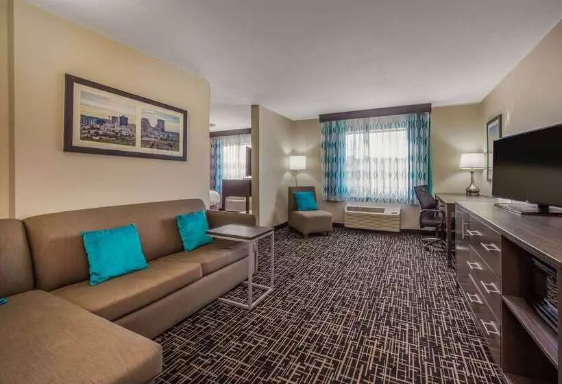 Отель La Quinta Inn & Suites By Wyndham Fairborn Wright Patterson