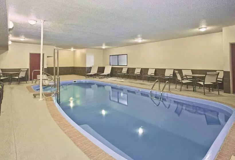 Отель La Quinta Inn & Suites By Wyndham Fairborn Wright Patterson