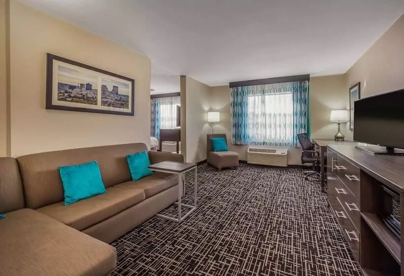 Отель La Quinta Inn & Suites By Wyndham Fairborn Wright Patterson