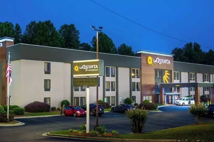هتل La Quinta Inn & Suites By Wyndham Fayetteville I 95