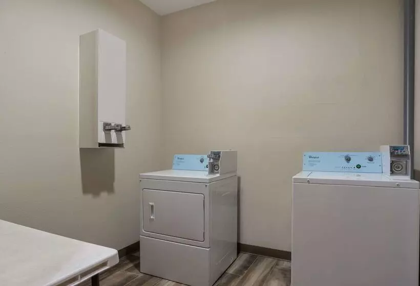 Отель Quality Inn & Suites Pearl Jackson