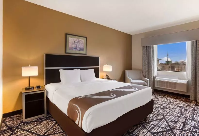 Отель Quality Inn & Suites Pearl Jackson