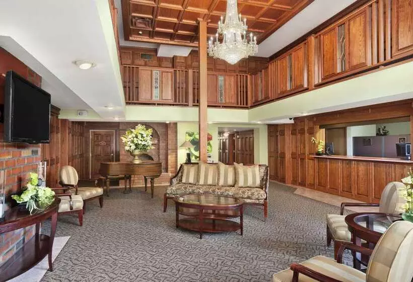 Ramada By Wyndham Saginaw Hotel & Suites