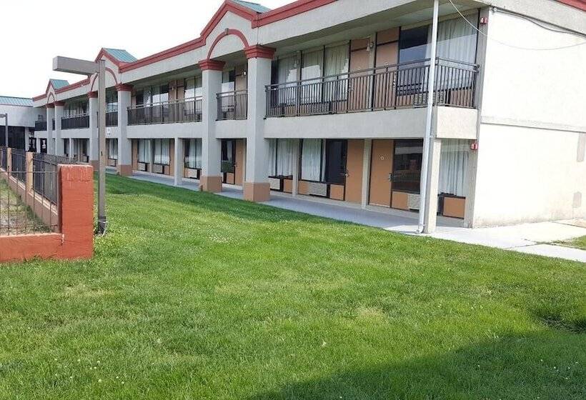 Hotel Red Carpet Inn & Suites