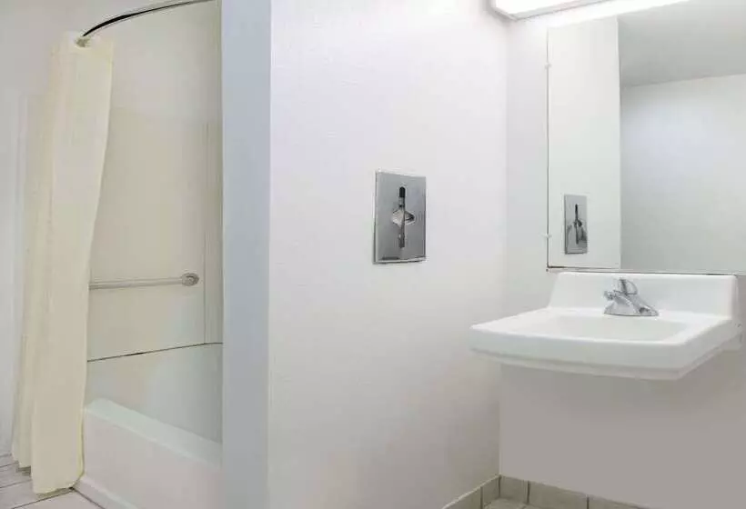 Microtel Inn & Suites By Wyndham Garland/dallas