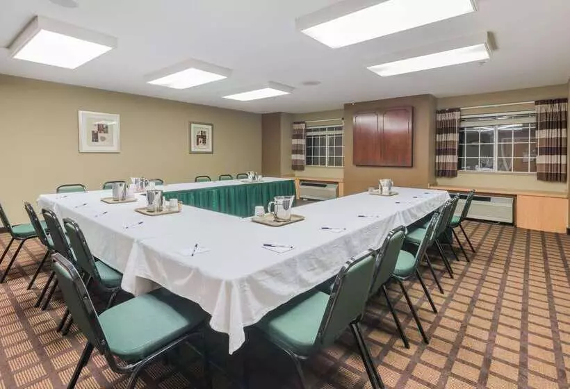 Microtel Inn & Suites By Wyndham West Chester