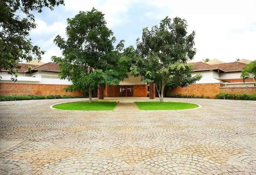 Hotelli Capital O 29855 Island Inn