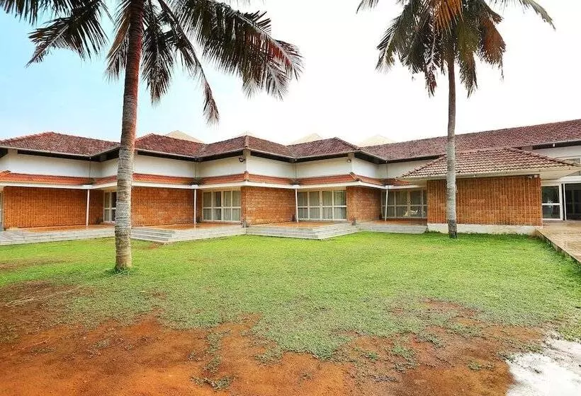 Hotelli Capital O 29855 Island Inn