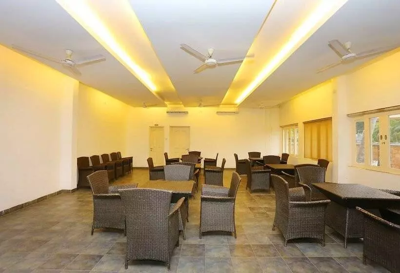 Hotelli Capital O 29855 Island Inn