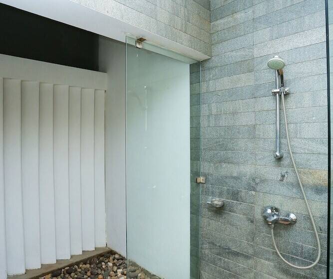 ホテル Capital O 29855 Island Inn