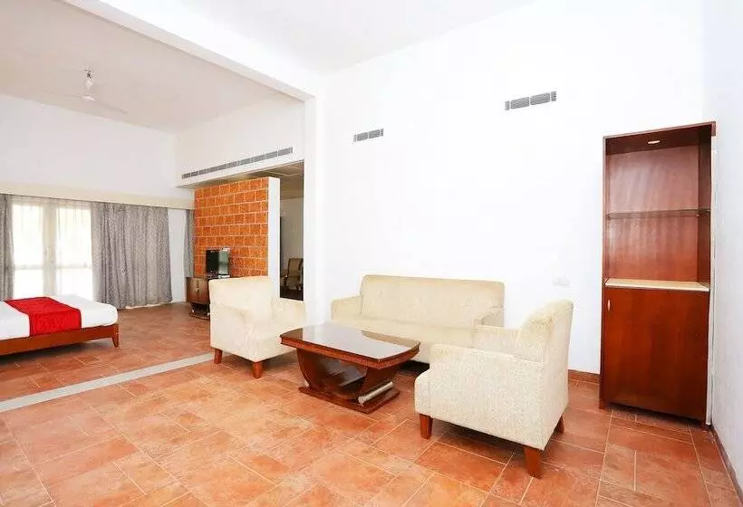 Hotelli Capital O 29855 Island Inn