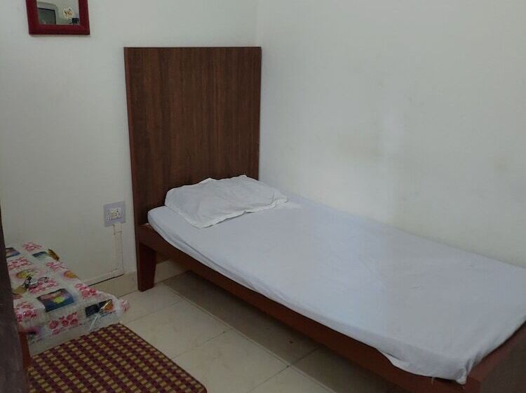 בית מלון כפרי Green Palace And Ujala Restaurant