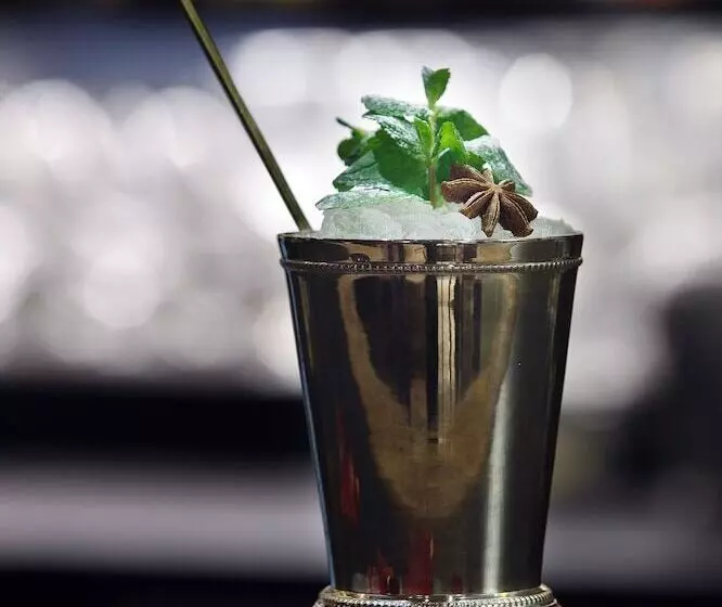 Hotelli Hôtel L Incomparable By Les Etincelles