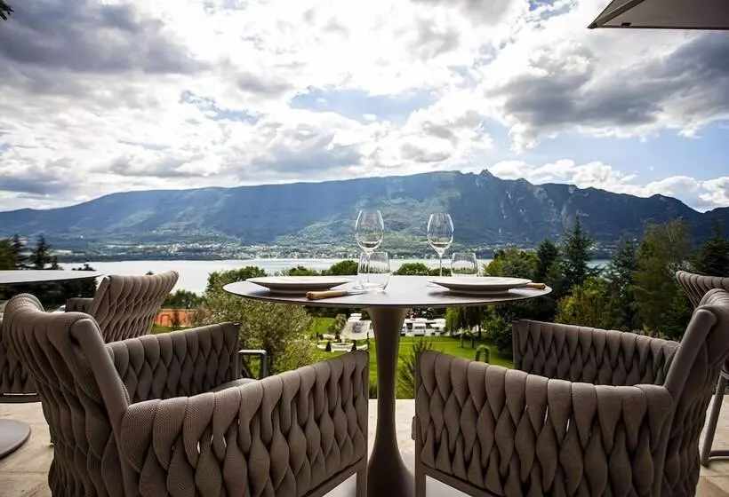 Hotelli Hôtel L Incomparable By Les Etincelles