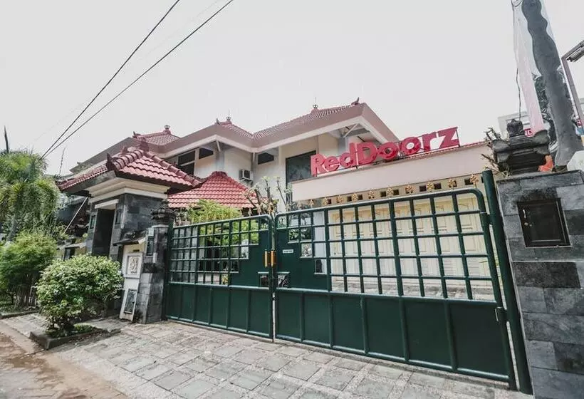 ホテル Reddoorz Syariah Near Gelora Delta Sidoarjo