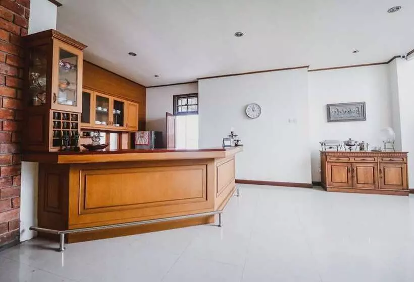 ホテル Reddoorz Syariah Near Gelora Delta Sidoarjo