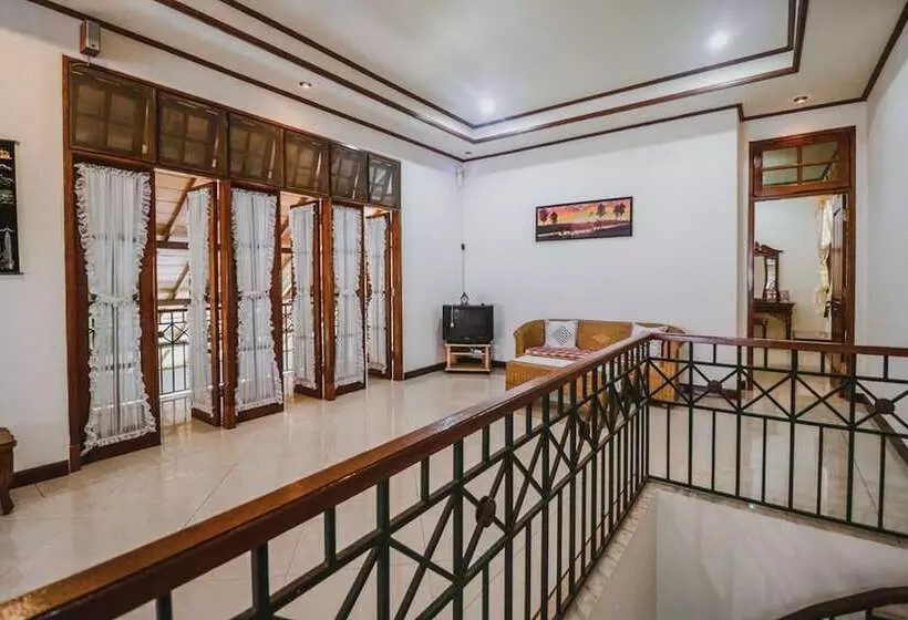 ホテル Reddoorz Syariah Near Gelora Delta Sidoarjo