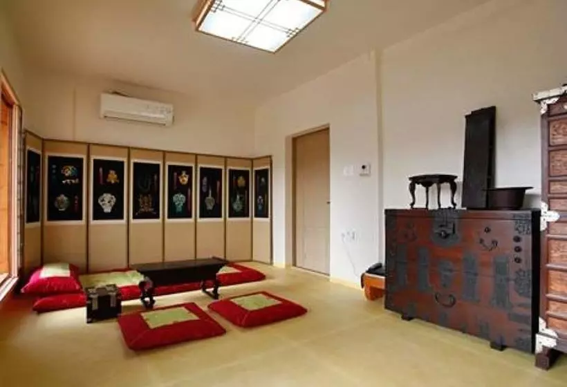 Majatalo Gwiae Traditional House