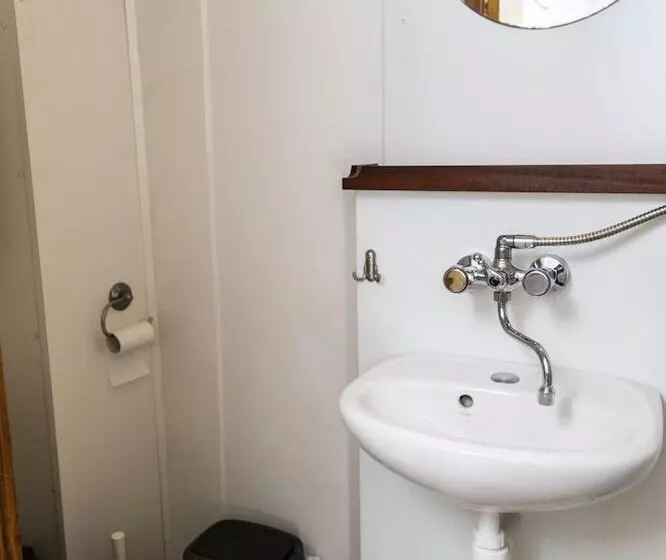 The Cabin Haarlem   Hostel