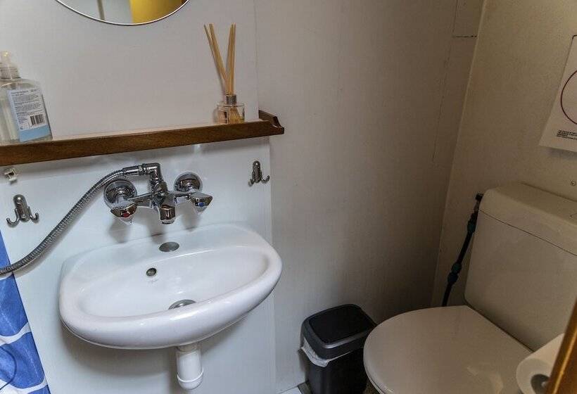 The Cabin Haarlem   Hostel