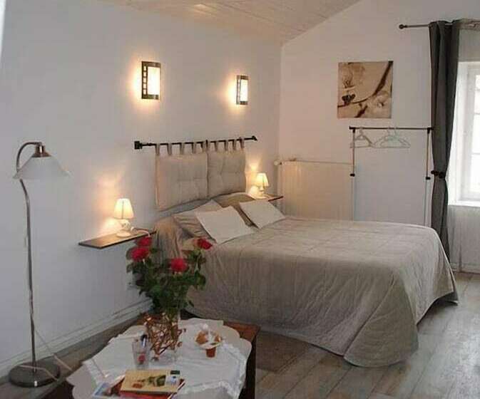 住宿加早餐  La Poussardiere Chambres D Hotes