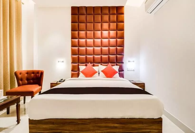 Capital O 44117 Hotel Alphonso