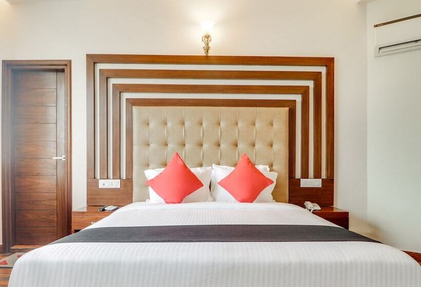 Capital O 44117 Hotel Alphonso