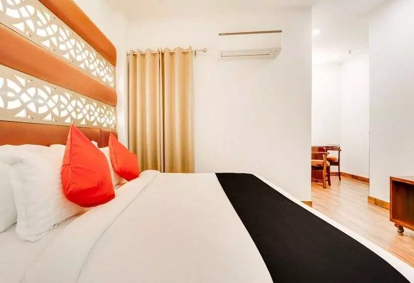Capital O 44117 Hotel Alphonso