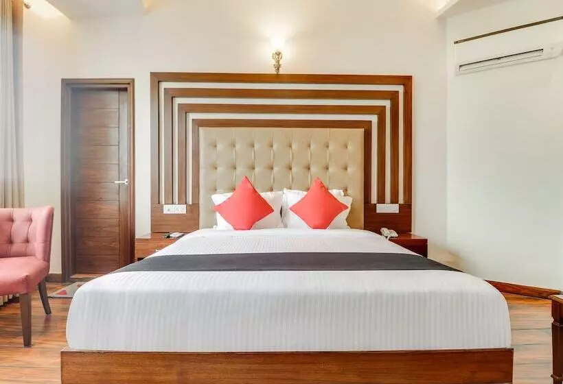 Capital O 44117 Hotel Alphonso